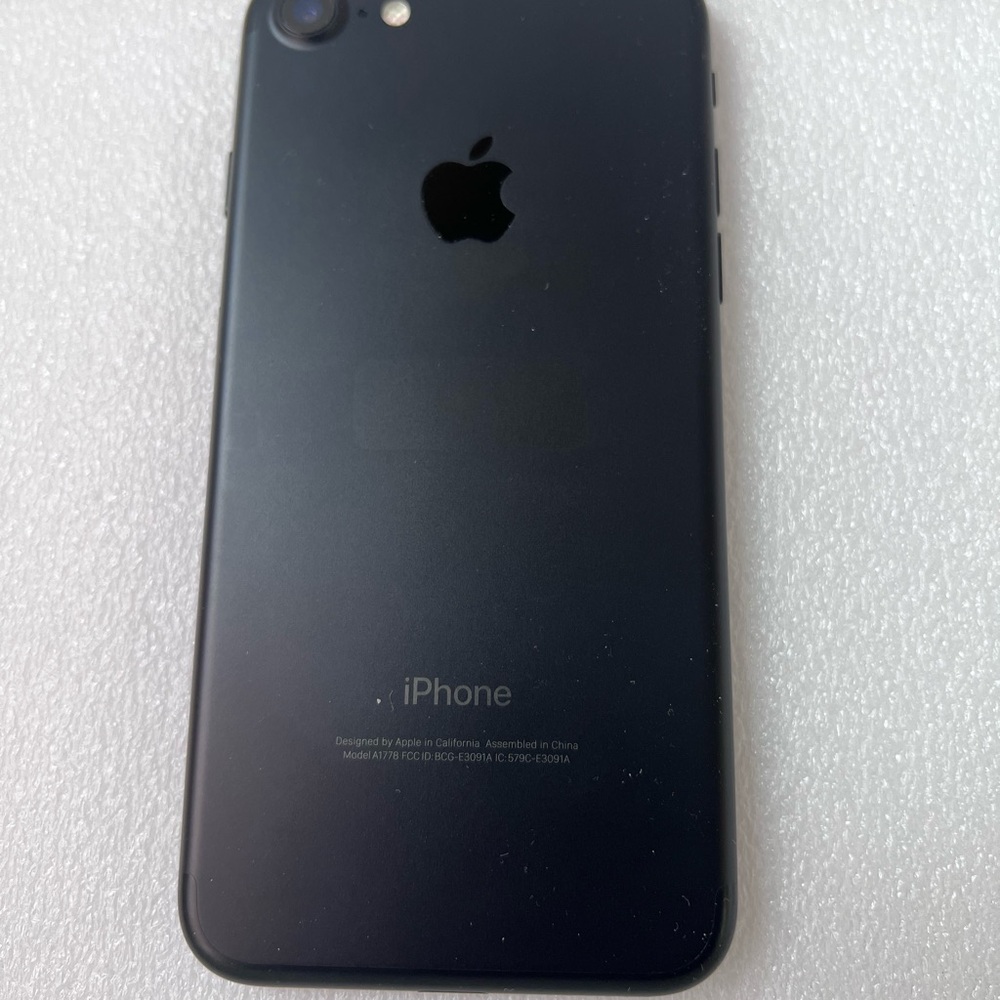 iPhone7 - Picture 2 of 4
